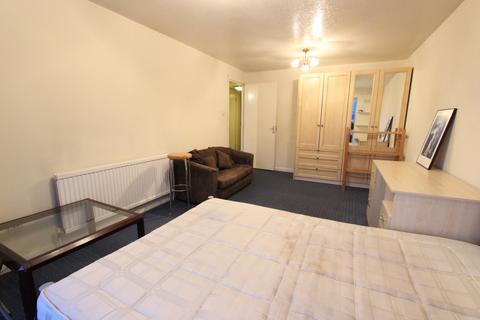 2 bedroom flat to rent, Gresse Street, London W1T