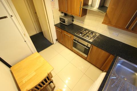 2 bedroom flat to rent, Gresse Street, London W1T