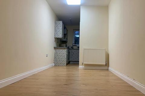 1 bedroom in a flat share to rent, Wilton Road, Crumpsall