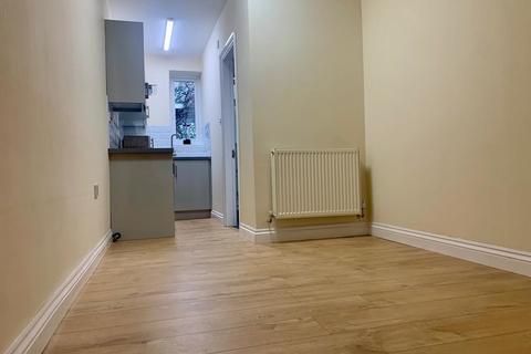 1 bedroom in a flat share to rent, Wilton Road, Crumpsall