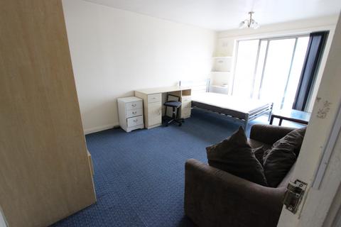 2 bedroom flat to rent, Gresse Street, London W1T