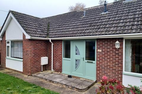 2 bedroom detached bungalow to rent, Torbay Close, Castle Cary