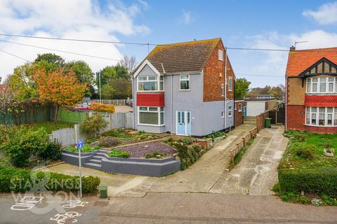 4 bedroom detached house for sale, Beccles Road, Gorleston, Great Yarmouth