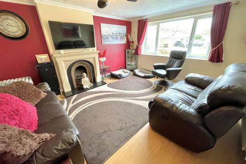 4 bedroom detached house for sale, Mallon Dene, Rustington