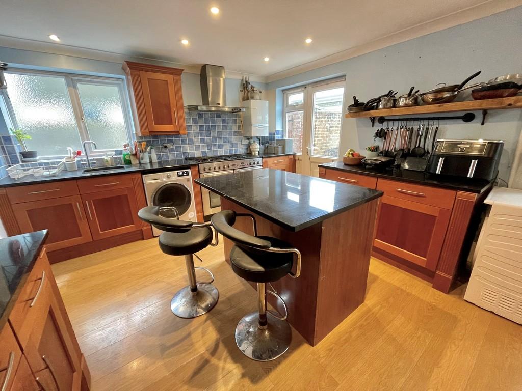 12 Mallon Dene Kitchen 2