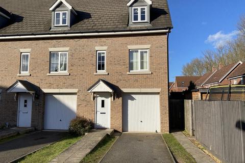 3 bedroom end of terrace house to rent, Russet Drive, Red Lodge IP28