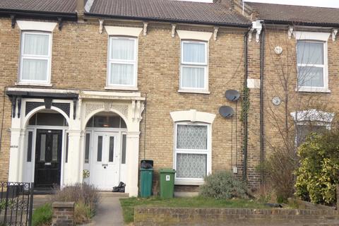 1 bedroom ground floor flat to rent, Victoria Road, Romford