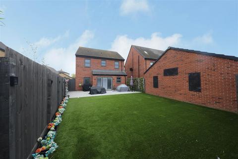 4 bedroom detached house for sale, Larkin Lane, Kingswood, Hull