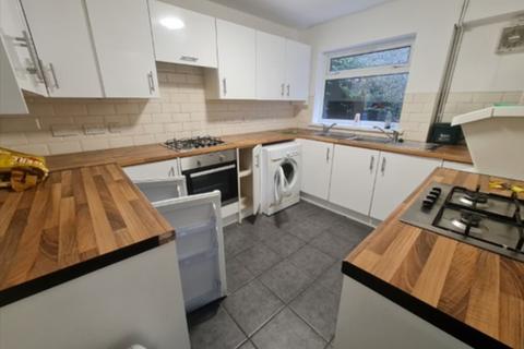 7 bedroom terraced house to rent, King Edward's Road, Swansea