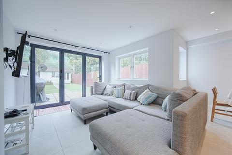 3 bedroom flat to rent, Putney Hill, Putney, SW15