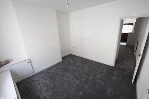 3 bedroom end of terrace house to rent, Manvers Street, Netherfield, Nottingham, NG4 2HL