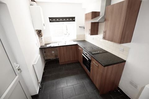 3 bedroom end of terrace house to rent, Manvers Street, Netherfield, Nottingham, NG4 2HL