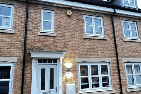 3 bedroom terraced house to rent, College Gardens - Redcar TS10 2GU