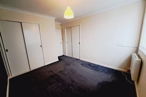 1 bedroom flat to rent, Conifer Court, Forest Hall, Newcastle Upon Tyne - One Bedroom Top Floor Flat