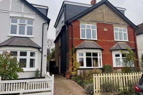 30 Vale Road, Claygate, Esher, KT10 0NJ
