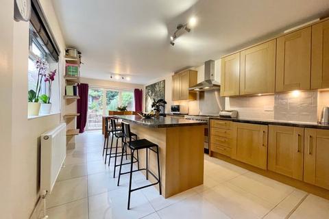 30 Vale Road, Claygate, Esher, KT10 0NJ