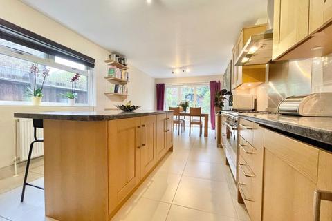 30 Vale Road, Claygate, Esher, KT10 0NJ