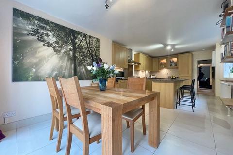 30 Vale Road, Claygate, Esher, KT10 0NJ