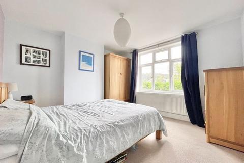 30 Vale Road, Claygate, Esher, KT10 0NJ