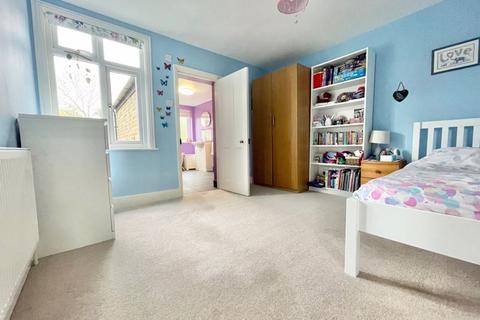 30 Vale Road, Claygate, Esher, KT10 0NJ