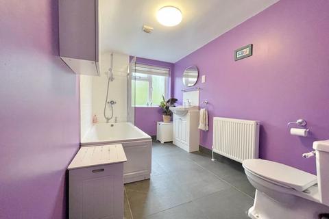 30 Vale Road, Claygate, Esher, KT10 0NJ