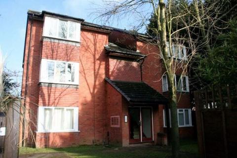 Studio to rent, Mead Avenue, Slough