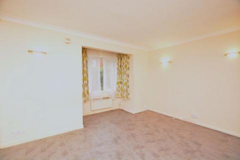 Studio to rent, Mead Avenue, Slough