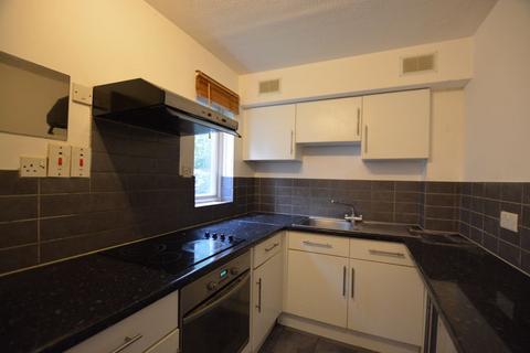 Studio to rent, Mead Avenue, Slough