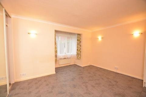 Studio to rent, Mead Avenue, Slough