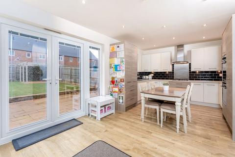 10 Anstee Close, Banbury, OX16 9ZW