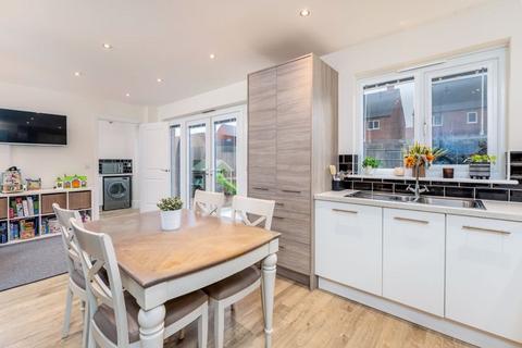 10 Anstee Close, Banbury, OX16 9ZW