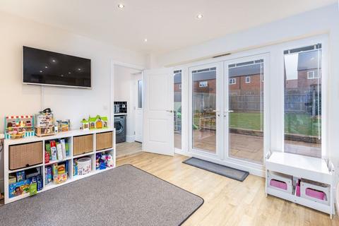 10 Anstee Close, Banbury, OX16 9ZW