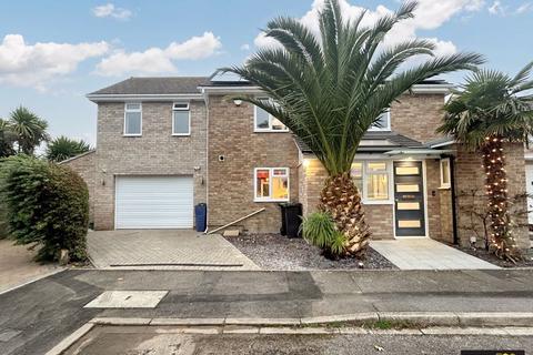 4 bedroom detached house for sale, CALEDONIAN CLOSE, LODMOOR, WEYMOUTH, DORSET