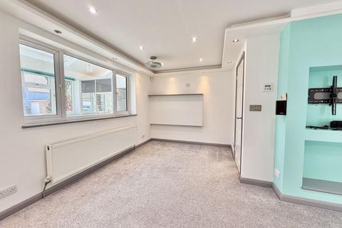 4 Caledonian Close, Weymouth, DT4 7QW