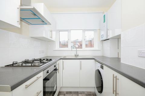 2 bedroom flat to rent, Bridge Street, HA5.