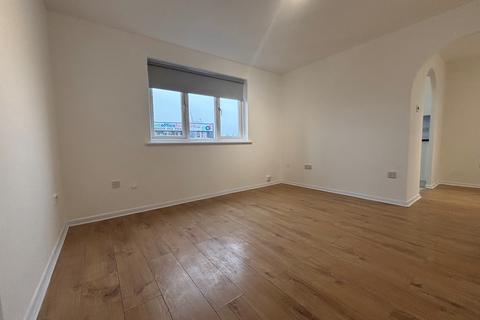 Studio to rent, Hall Lane, Chingford, E4