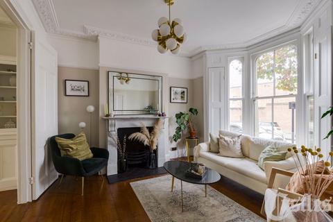 3 bedroom terraced house for sale, Clifden Road, London