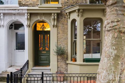 3 bedroom terraced house for sale, Clifden Road, London