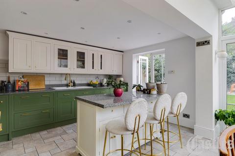 3 bedroom terraced house for sale, Clifden Road, E5