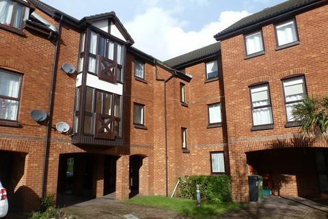 2 bedroom apartment to rent, Farriers Road, Epsom, KT17