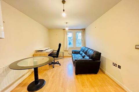 2 bedroom apartment to rent, Birdhurst Road, South Croydon