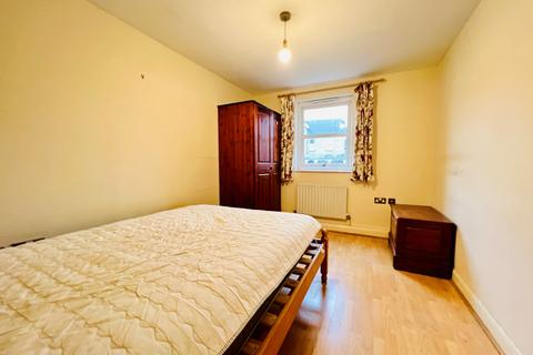 2 bedroom apartment to rent, Birdhurst Road, South Croydon