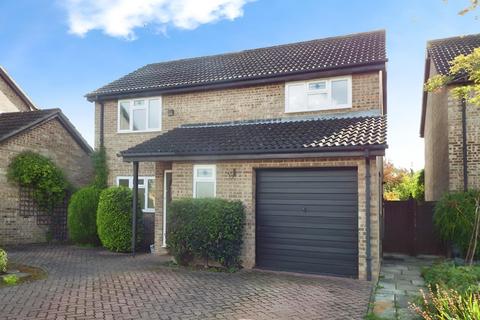 4 bedroom detached house to rent, Treelands Close, Leckhampton