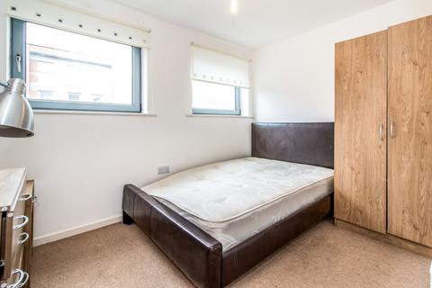 2 bedroom apartment to rent, Elmira Way, Salford, M5