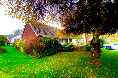 3 bedroom bungalow to rent, Greys Close, Cavendish