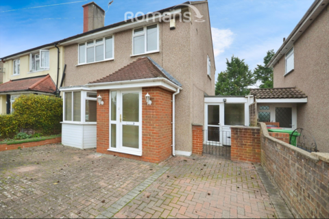 3 bedroom semi-detached house to rent, Mercian Way, Cippenham