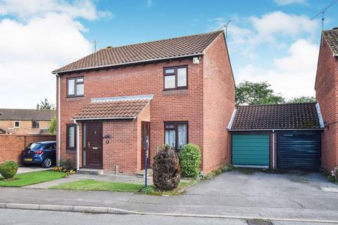 2 bedroom semi-detached house to rent, Chilcombe Way, Lower Earley