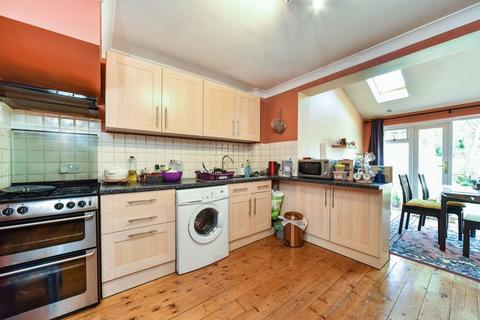 2 bedroom semi-detached house to rent, Chilcombe Way, Lower Earley