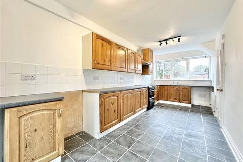 3 bedroom terraced house to rent, Houghend Avenue, Manchester M21