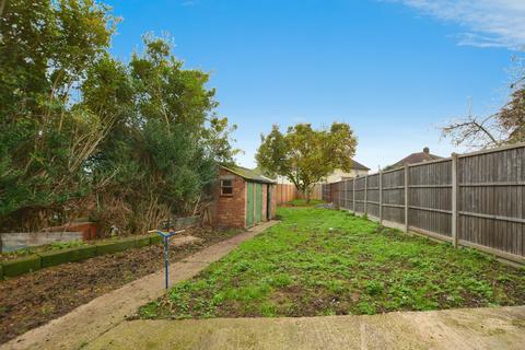 3 bedroom semi-detached house to rent, Violet Avenue, Hillingdon